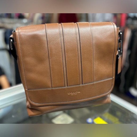 COACH BOND SMALL MESSENGER IN PEBBLE LEATHER . Color Brown . New no tag - Picture 1 of 7